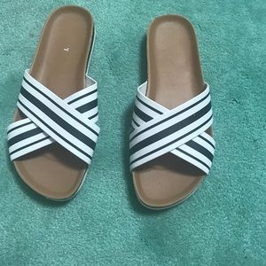 Slides/ Sandals